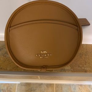 🔥NWT Coach Crossbody Cantee Bag in a tan color